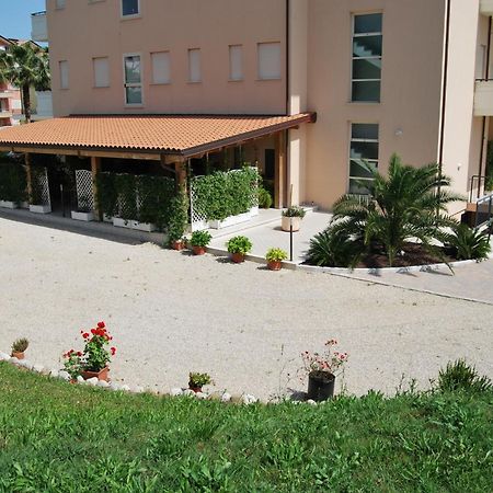 Hotel Europa Nereto Exterior foto